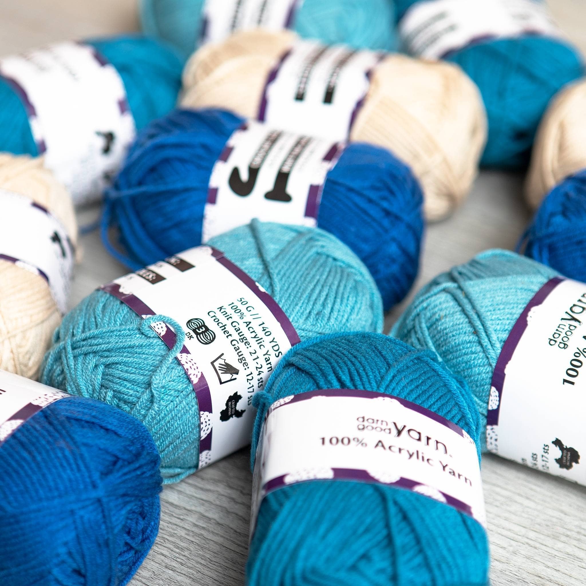 LoDrid Knitting Starter Kit with 12(50g) Basic Colors Yarn & 2 Crochet  Hooks, Portable Knitting Tote Bag with Yarn Set Tools for Beginners, 9  E-Books