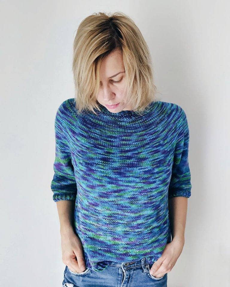 Seamless sweater knitting pattern: Basic V Sweater